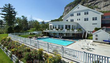 White Mountain And Hotel North Conway